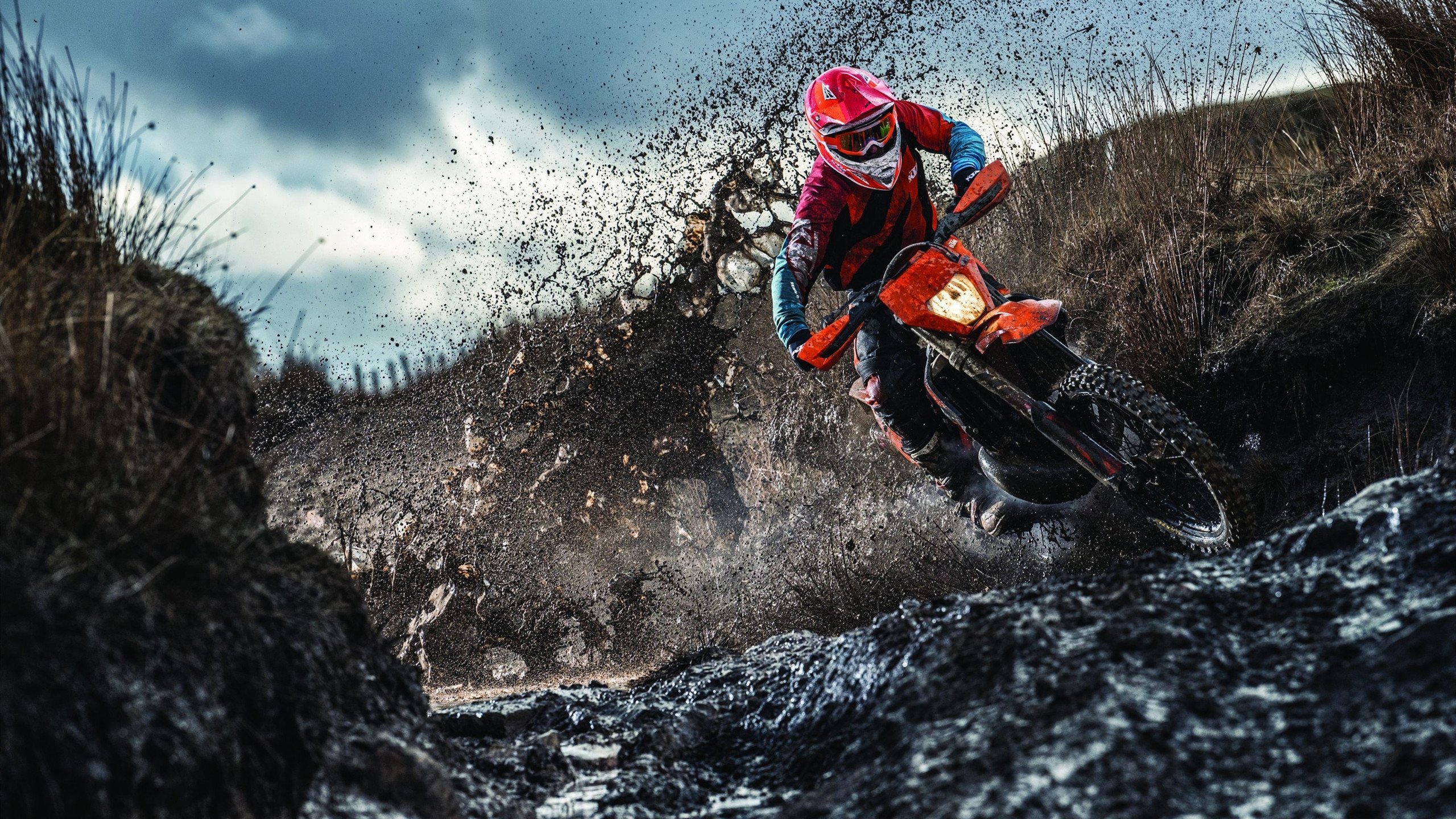 “马科斯·莫奇的全能技术与战术适应，推动阿根廷美洲狮队迈向顶级之路”