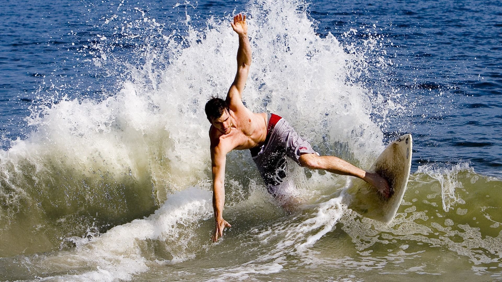 爱游戏入口-200米自由泳选手配速均衡合理，200米自由泳正常人多少秒